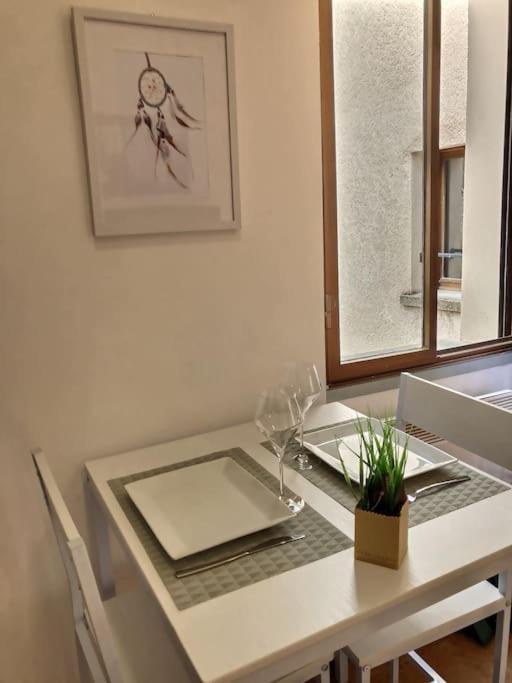 Studio Vue Sur La Roche, Au Calme Moustiers #1公寓 外观 照片